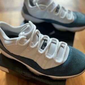 Jordan 11 Low Navy Snakeskin (Size 9,5 )
2019 
CD6846-102 
Used 
With box